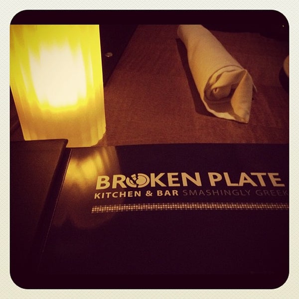 Foto tirada no(a) Broken Plate por Shaleefa J. em 3/3/2012