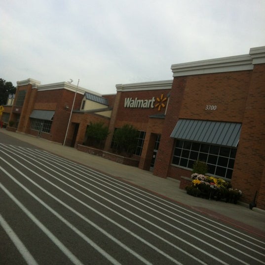 Walmart Supercenter Big Box Store in Fenton