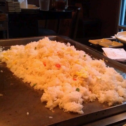 6/18/2012 tarihinde Kelley A.ziyaretçi tarafından Hiro Japanese Steak House And Sushi Bar'de çekilen fotoğraf