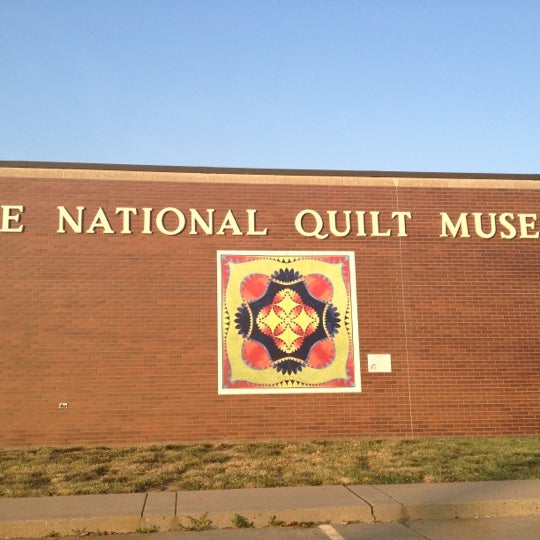 Foto tirada no(a) The National Quilt Museum por Phil G. em 5/27/2012