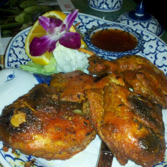 Foto scattata a Siam Taste Thai Cuisine da MeenaSubree il 9/1/2012