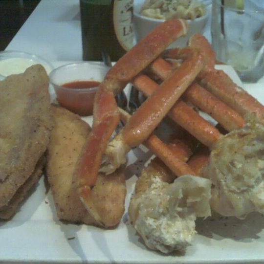 Das Foto wurde bei Pearl Restaurant and Lounge von Fucyocouch! am 1/9/2012 aufgenommen
