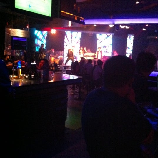 รูปภาพถ่ายที่ @LIVE Live Music Club (新乐屋) โดย Vanessa K. เมื่อ 5/13/2012