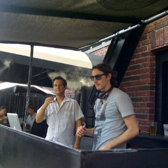 6/24/2012 tarihinde Robert A.ziyaretçi tarafından Royal Oak Bar and Grill'de çekilen fotoğraf