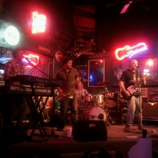 Photo taken at Bronco&#39;s Sports Bar &amp; Grill by Dawna H. on 9/30/2011