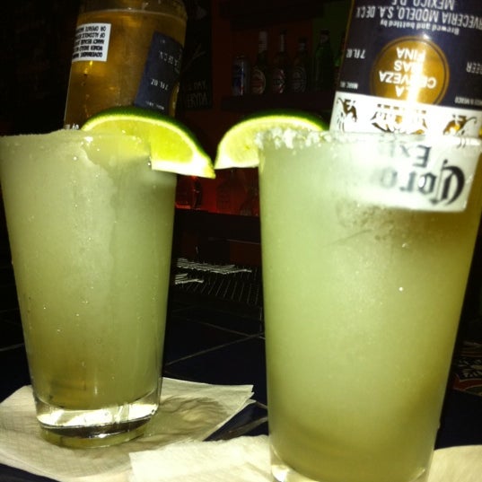 Foto tomada en Chico&#39;s Tequila Bar  por Laura Lee S. el 10/15/2011