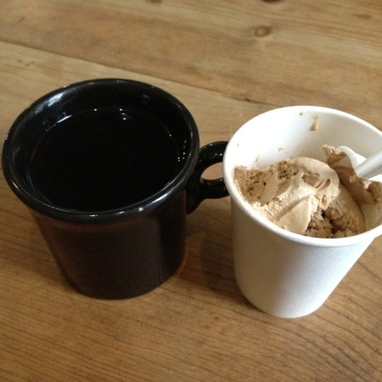 8/17/2012にCaitlin A.がOh Yeah! Ice Cream &amp; Coffee Co.で撮った写真