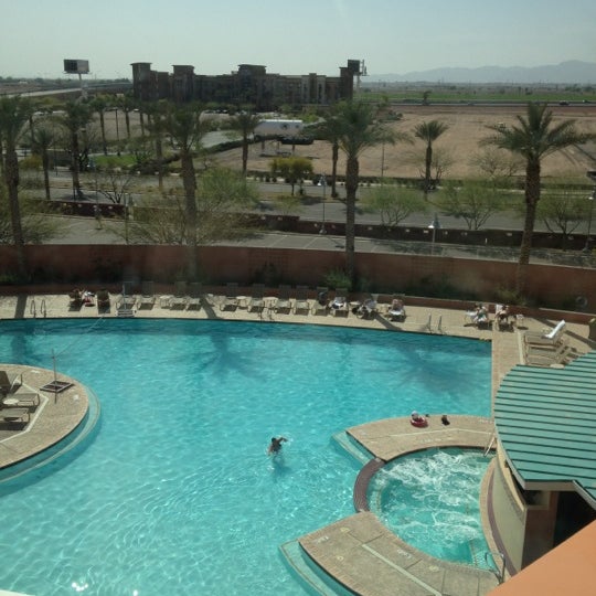 Das Foto wurde bei Renaissance Phoenix Glendale Hotel &amp; Spa von Ivy S. am 3/29/2012 aufgenommen