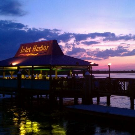 9/30/2011 tarihinde David R.ziyaretçi tarafından Inlet Harbor Restaurant, Marina &amp; Gift Shop'de çekilen fotoğraf