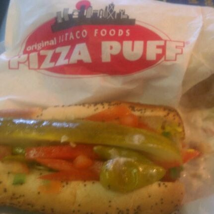 Photo prise au Chicago Style Beef &amp; Dogs par Jeighsen ®. le1/29/2012