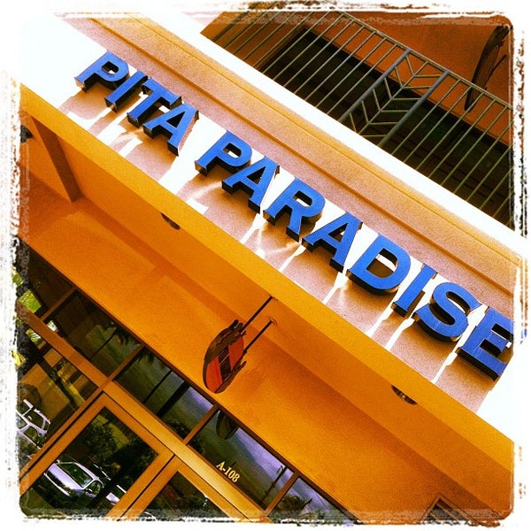 รูปภาพถ่ายที่ Pita Paradise โดย Chris N. เมื่อ 5/25/2012