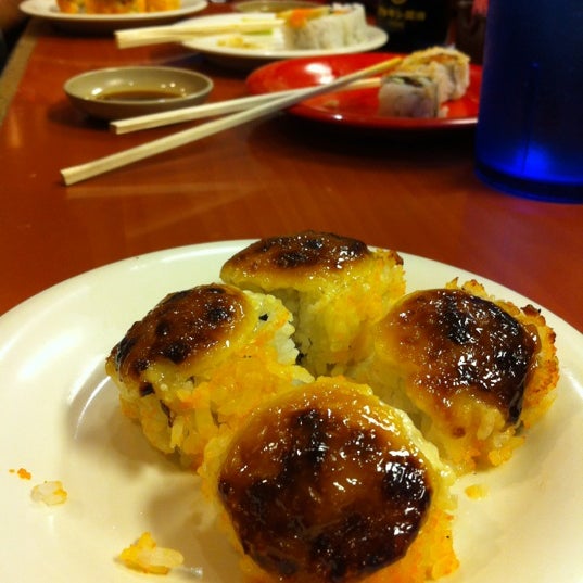 6/23/2012 tarihinde Jessica C.ziyaretçi tarafından Sushi Koo'de çekilen fotoğraf