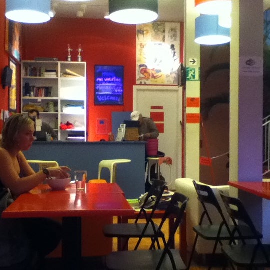 รูปภาพถ่ายที่ Las Musas Hostel Madrid โดย Ayngelina B. เมื่อ 10/10/2011