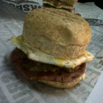 Foto tirada no(a) Burgerocks por Curio L. em 9/25/2011