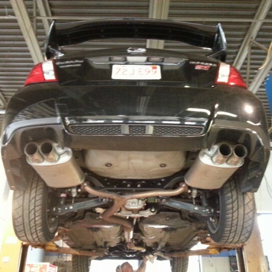 Foto scattata a Subaru of Wakefield da Jonathan il 7/5/2012