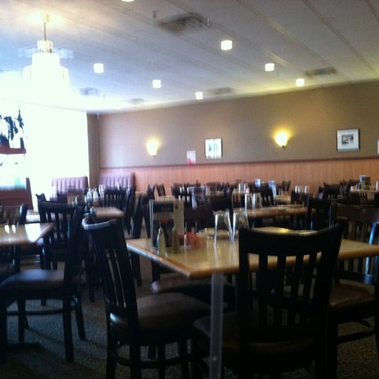 Photo taken at Grand Fortune Chinese Restaraunt by Heidi S. on 1/5/2012