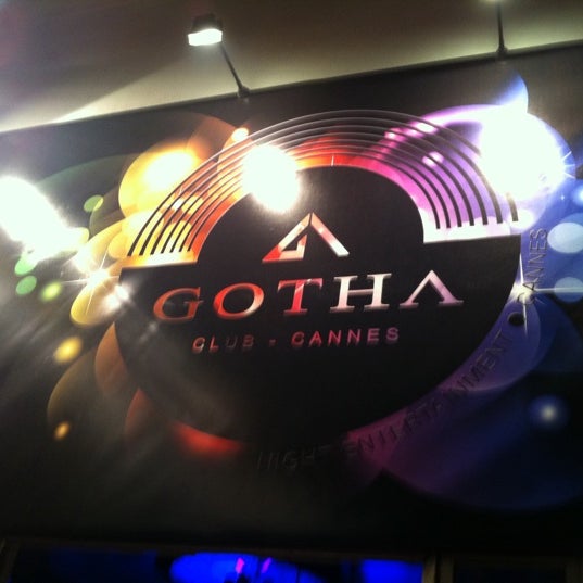 รูปภาพถ่ายที่ Gotha Club โดย Zsófia G. เมื่อ 8/12/2011