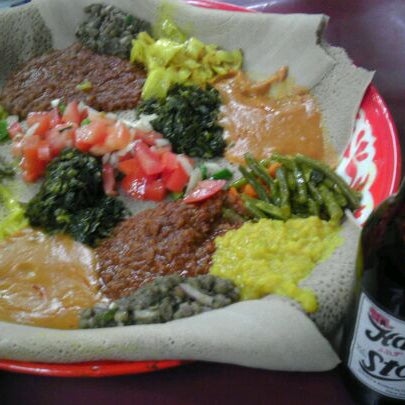Foto tomada en Mahider Ethiopian Restaurant and Market  por David B. el 12/31/2011