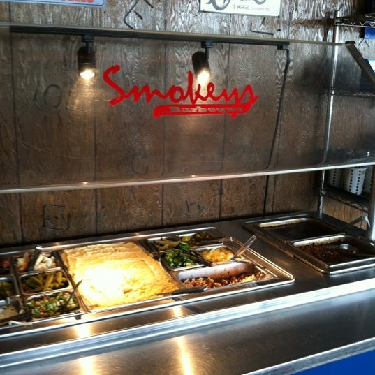 7/15/2012 tarihinde Matthew S.ziyaretçi tarafından Smokeys BBQ'de çekilen fotoğraf