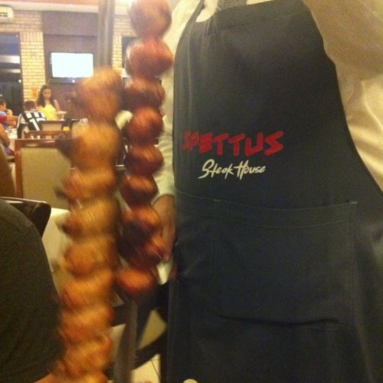 2/16/2012 tarihinde Vinicius O.ziyaretçi tarafından Spettus Steak House'de çekilen fotoğraf
