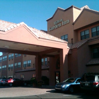 Foto tirada no(a) Hilton Garden Inn por Across Arizona Tours em 12/15/2011