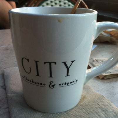 Foto tomada en City Coffee House &amp; Creperie  por Angela el 8/7/2012