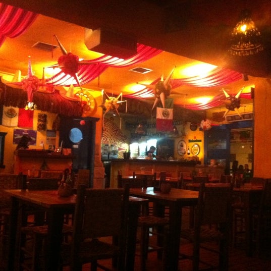 Photo taken at Totopos Gastronomia Mexicana by Heloíse M. on 4/29/2012