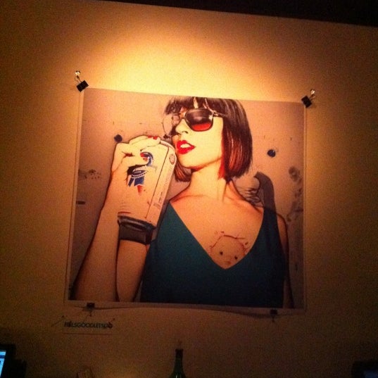 9/27/2011にEhrin F.がGallery Barで撮った写真