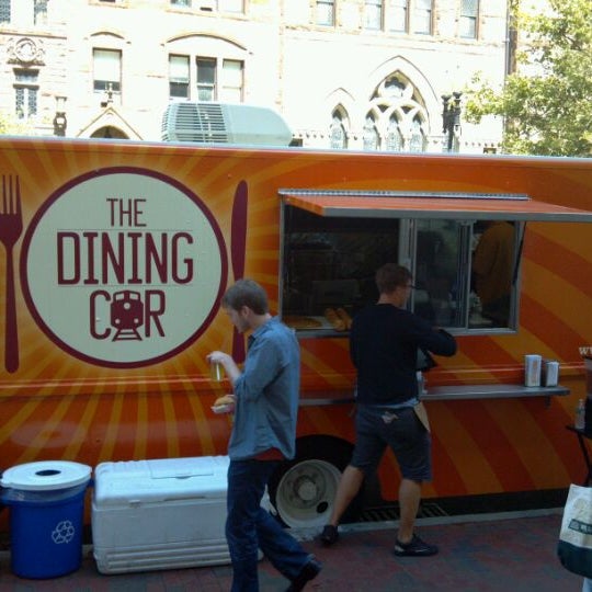 Foto scattata a The Dining Car da patrick r. il 8/30/2011