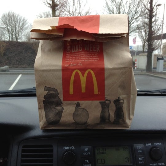 รูปภาพถ่ายที่ McDonald&#39;s โดย Vincent v. เมื่อ 2/23/2012