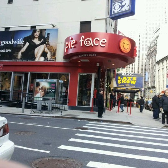 รูปภาพถ่ายที่ Pie Face โดย Chris C. เมื่อ 1/30/2012