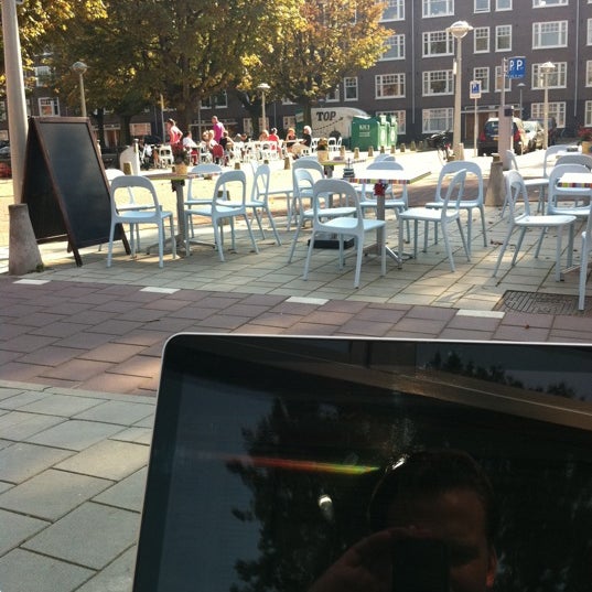 รูปภาพถ่ายที่ Van de Buurt โดย TipAmsterdam Makelaar เมื่อ 9/29/2011