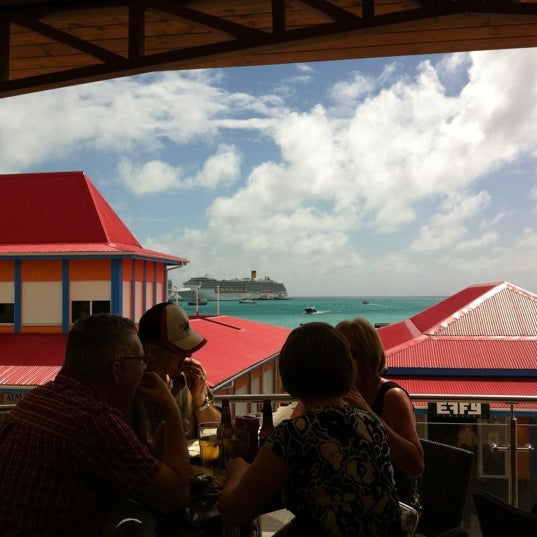 3/7/2012 tarihinde Bob M.ziyaretçi tarafından Hard Rock Cafe St. Maarten'de çekilen fotoğraf
