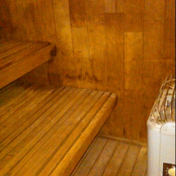 Broken sauna.  No restroom anywhere near the pool.