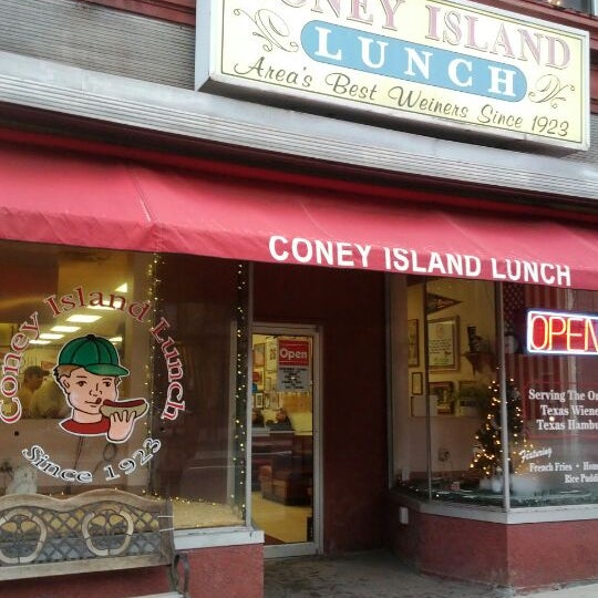 รูปภาพถ่ายที่ Coney Island Lunch โดย Abdullah A. เมื่อ 1/14/2012