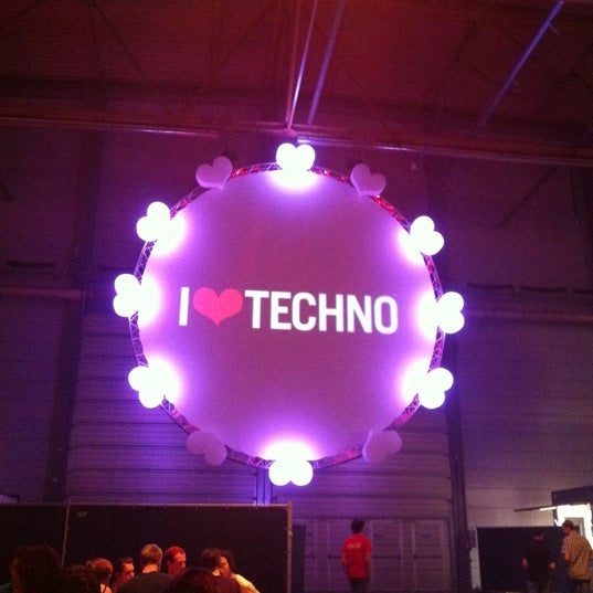 11/13/2011にDeb M.がI Love Technoで撮った写真