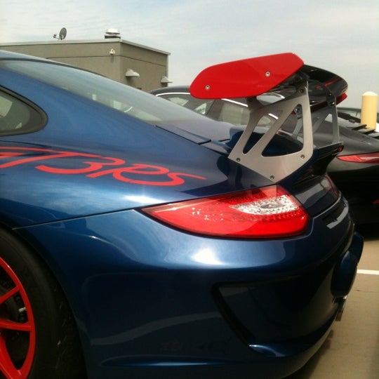 Das Foto wurde bei Porsche Annapolis von Valentina T. am 7/27/2012 aufgenommen
