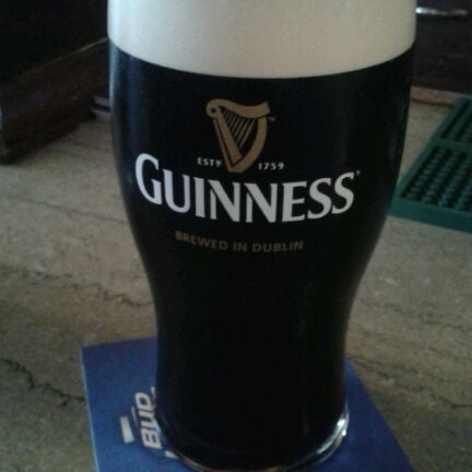 5/16/2012 tarihinde Jenny D.ziyaretçi tarafından K. C. Branaghan&#39;s Irish Pub'de çekilen fotoğraf