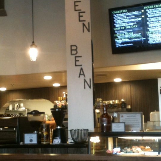 9/9/2012 tarihinde Linda M.ziyaretçi tarafından Queen Bean Caffe'de çekilen fotoğraf