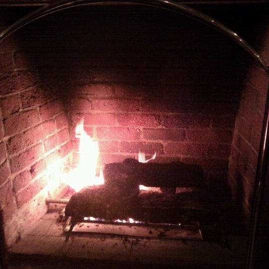 Photo taken at Hennessey&#39;s Tavern by Francisco Z. on 1/6/2012