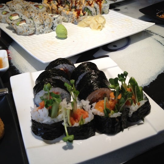 Снимок сделан в Aji Japanese Restaurant пользователем Callie W. 2/24/2012