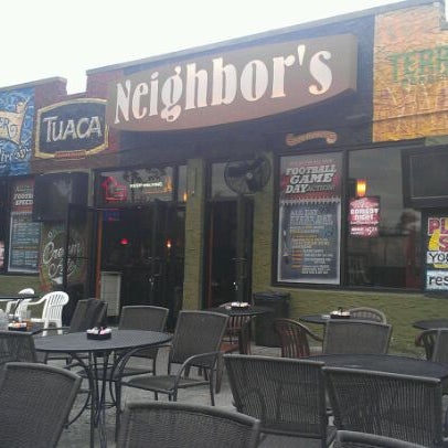 รูปภาพถ่ายที่ Neighbor&#39;s Pub โดย Vaden S. เมื่อ 11/14/2011