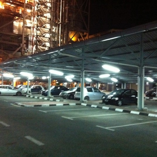 парковочное место. Open parking. пустая площадка для машин. паркинг уно. Open parking.