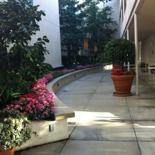 UCLA Tiverton House Hotel in Los Angeles