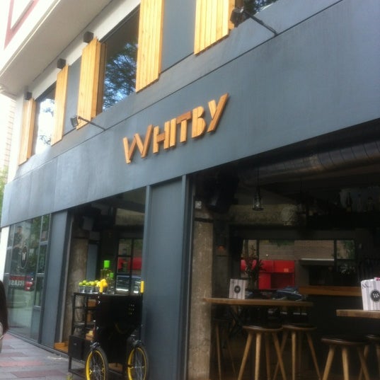 รูปภาพถ่ายที่ Whitby โดย Beltran P. เมื่อ 5/13/2012