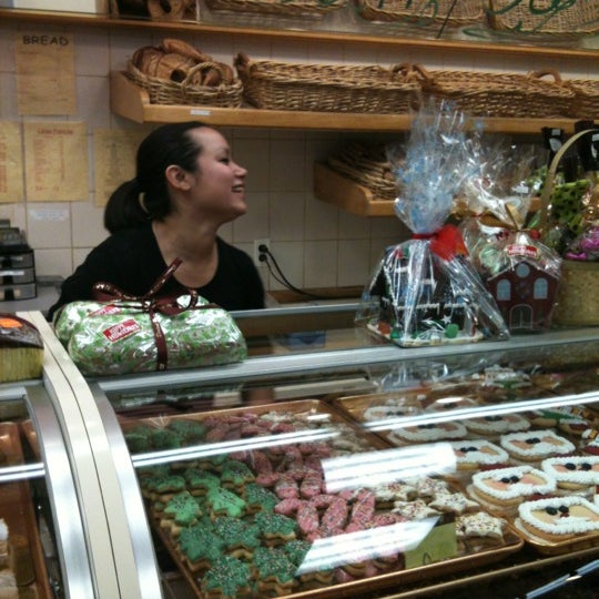 รูปภาพถ่ายที่ Dortoni Bakery โดย Luca M. เมื่อ 12/8/2011