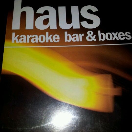 Снимок сделан в Haus Karaoke Bar &amp; Boxes пользователем Jhenmy C. 1/14/2012
