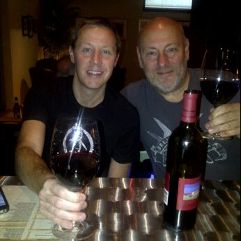 11/20/2011 tarihinde Ken U.ziyaretçi tarafından Alcove Wine Bar'de çekilen fotoğraf