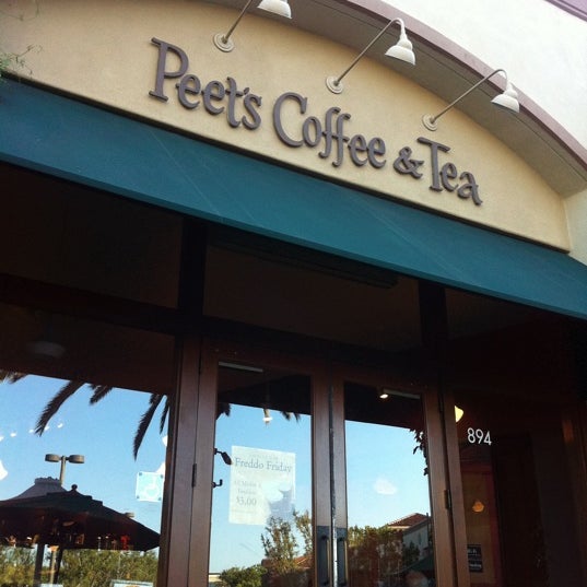 รูปภาพถ่ายที่ Peet&#39;s Coffee &amp; Tea โดย Mark S. เมื่อ 7/26/2011