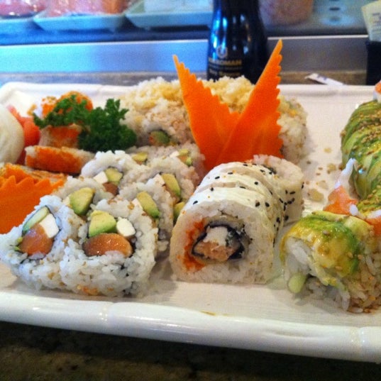Foto diambil di Sushi Hana Fusion Cuisine oleh Carrie J. pada 9/25/2011